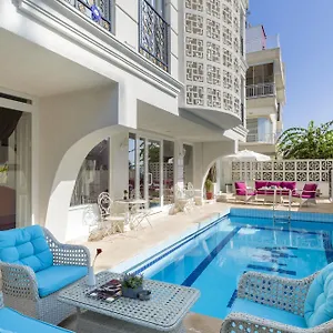 Wise & - Adults Only Otel